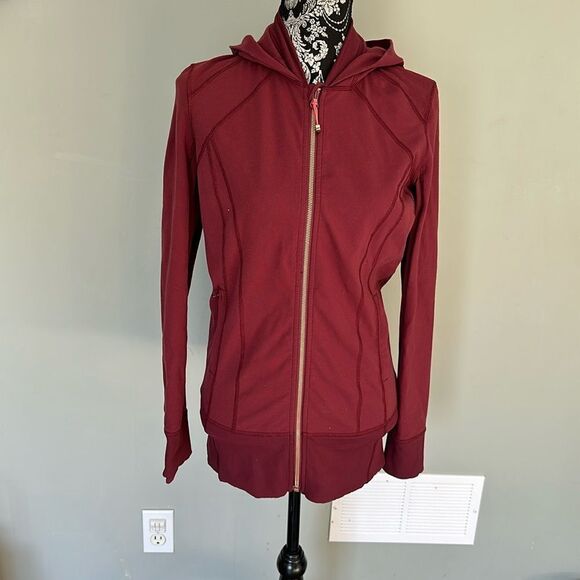 Lululemon Size 8 Daily Practice Jacket In Wine - Picture 1 of 2